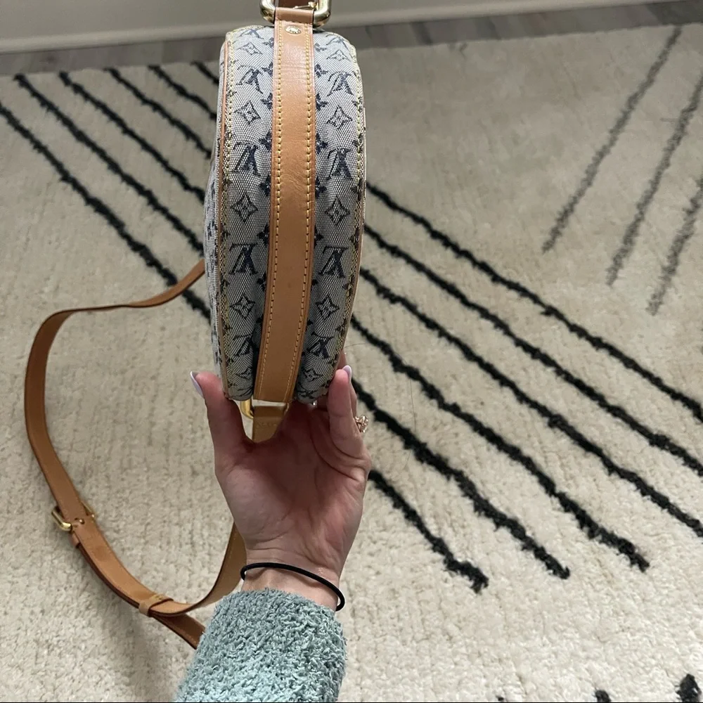 Louis Vuitton! RARE🤍🥰🥰🥰 - Picture 2 of 3